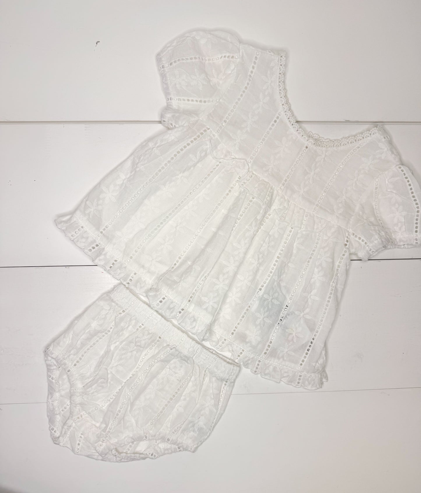 Eyelet Diaper Set